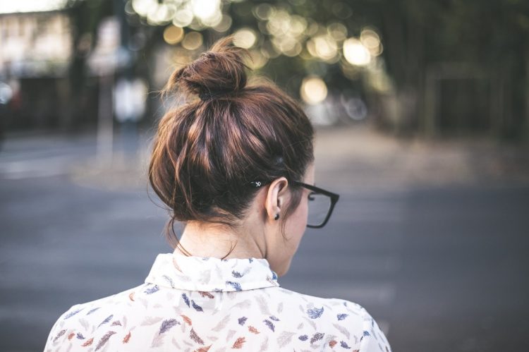 How to Tie Hair Without Rubber Band