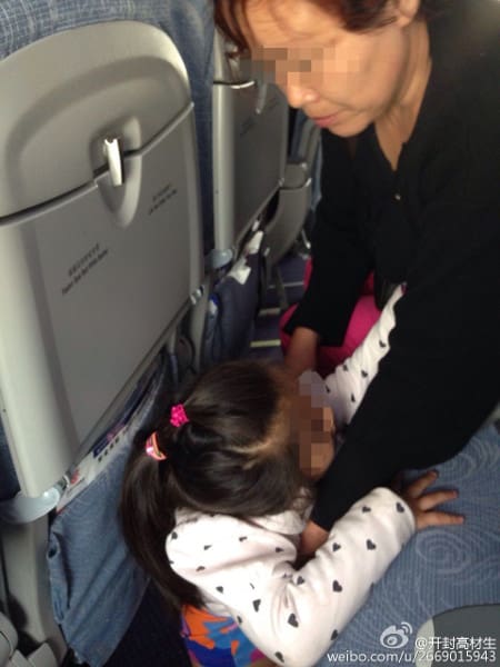 Disgusting Granny Lets Little Girl Pee On Plane Cabin Floor En Route To Beijing Lipstiq Com