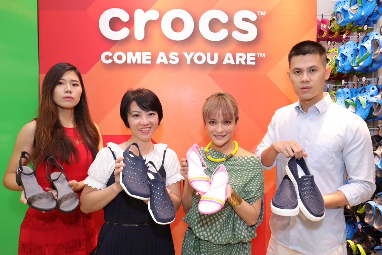 Center L R Crocs SS2017 Collection at Suria KLCC store with Annie Lai Brand Operations Manager Pinang Medical Supplies and Sazzy Falak Celebrity Actress