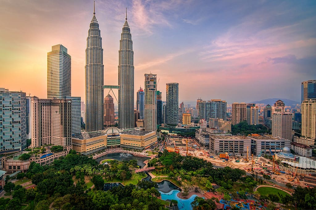 Сколько сейчас в малайзии. Малайзия столица Куала-Лумпур. KLCC Куала Лумпур. Куала-Лумпур Малайзия достопримечательности. Малайзия небоскребы KLCC.