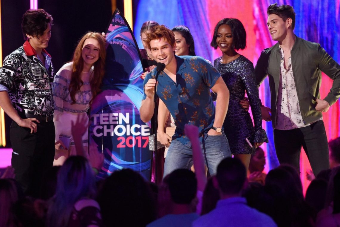 The Riverdale cast accepting their award for Choice Drama TV Show and Choice Breakout TV Show (Source - Invision/AP)