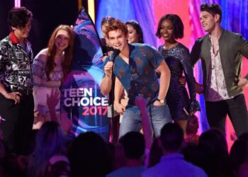 The Riverdale cast accepting their award for Choice Drama TV Show and Choice Breakout TV Show (Source - Invision/AP)