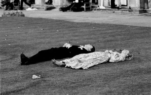 Magdalen Comem Ball. Oxford, 24 June 1988. Film 88578f27© Copyright Photograph by Dafydd Jones66 Stockwell Park Rd. London SW9 0DATel 0171 733 0108