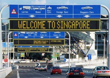 alphonso/2nd linkst/501/1 Feb 98Is back to school and work again. Singaporean families who spend their long weekends celebrating Chinese New Year and Hari Raya in neighbour country Malaysia, upon returning via the new Tuas 2nd link faces free flow of trafic.