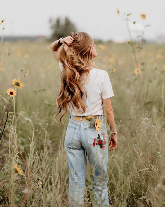 7 Instagram pose ideas that will make your photos stand out - Katiesaway