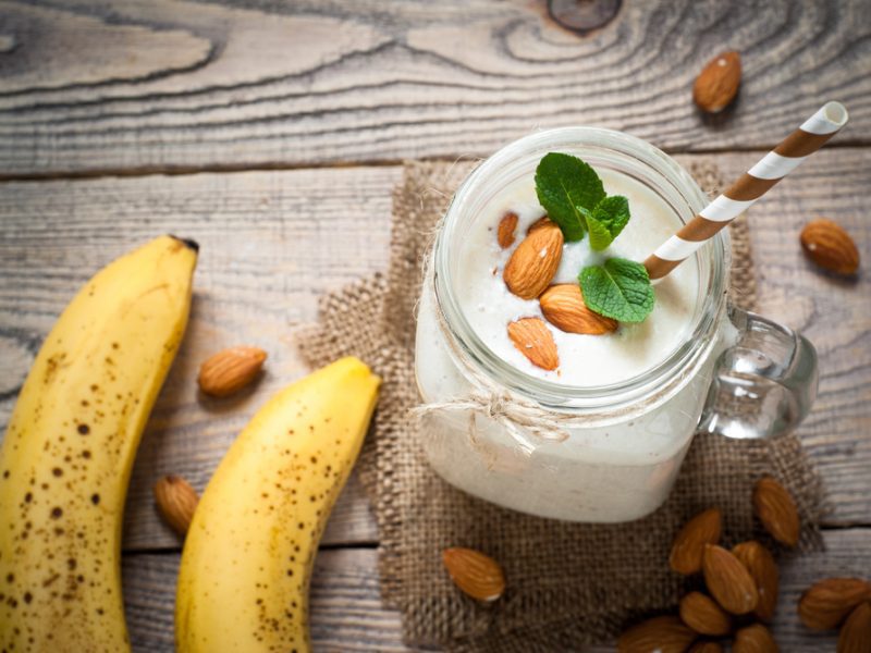 Banana Cinnamon Almond Smoothie 800x600 1