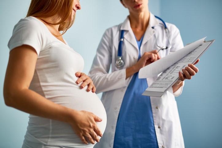 doc with pregnant woman