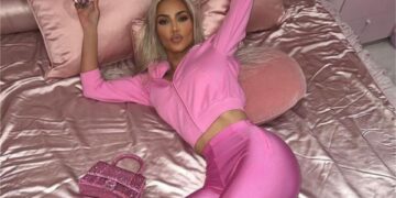 Instagram: @kimkardashian