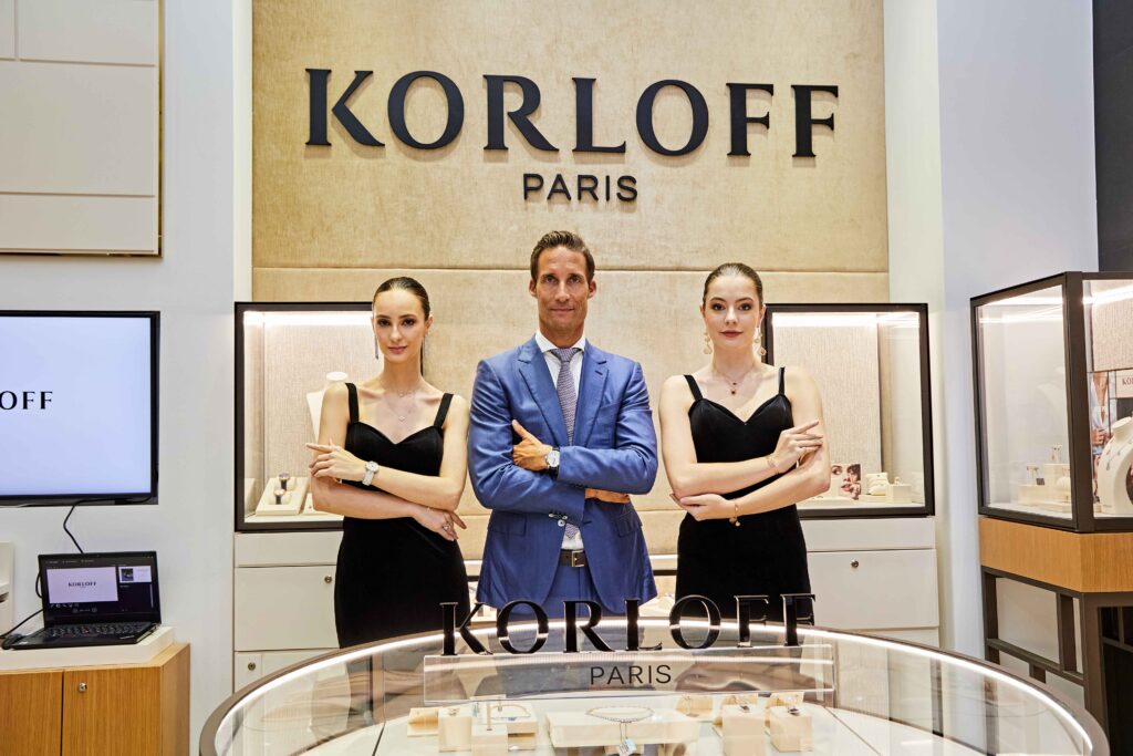 Chris Neff Managing Director Asia Pacific Korloff middle with two models adorned with Korloff jewellery 11zon