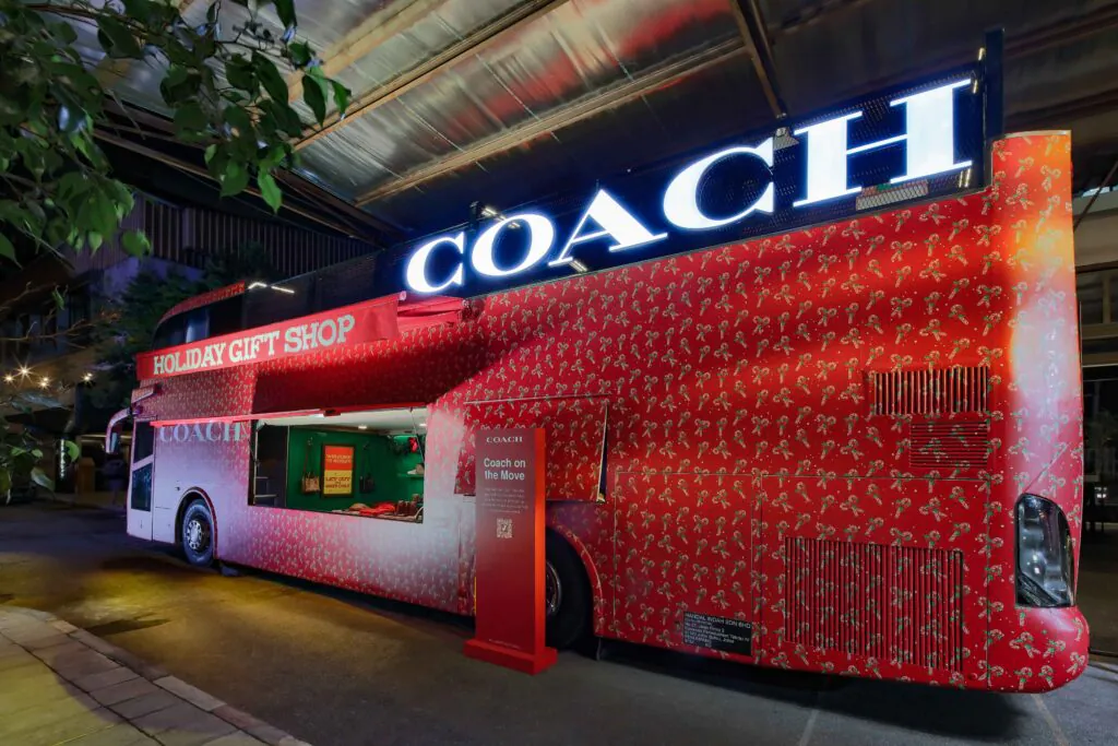 COACH ON THE MOVE 07 11zon