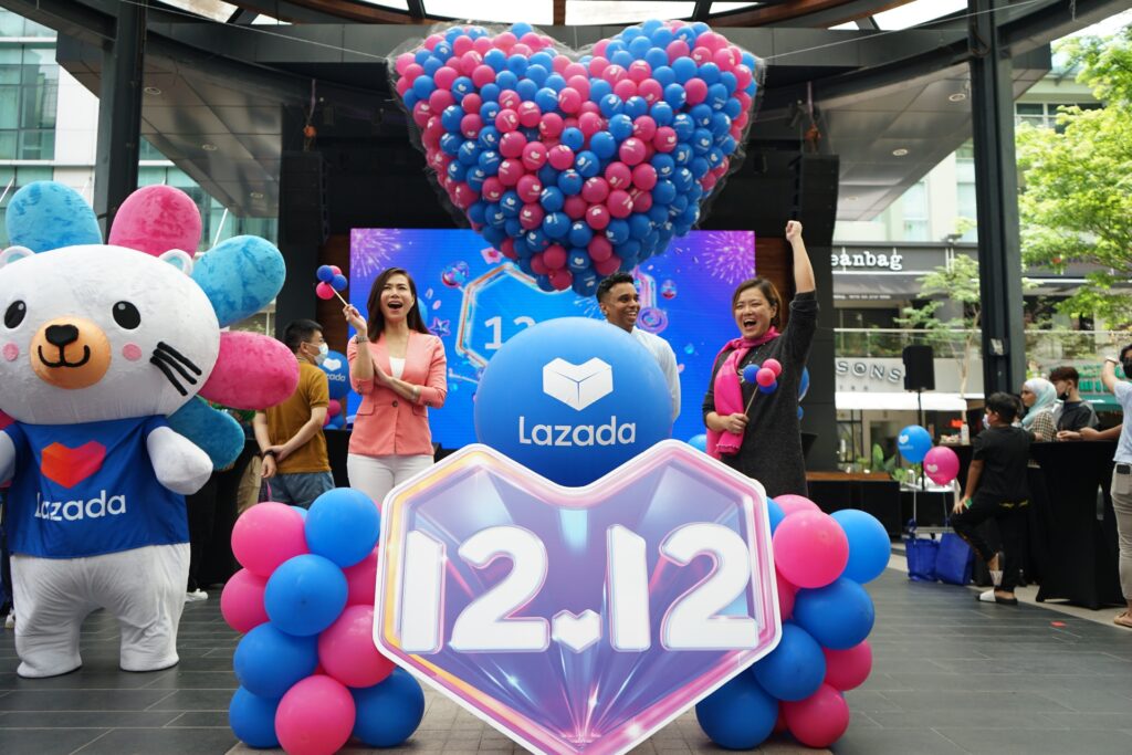 Photo 1 12.12 All Out Balloon Voucher Drop Launch Anis Yusof Head of Government Affairs Darren Rajaratnam COO and Liew Mun Tip Head of Branding from Lazada Malaysia